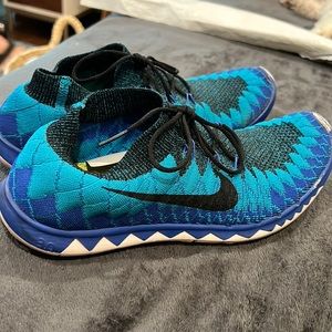 Nike tennis shoes